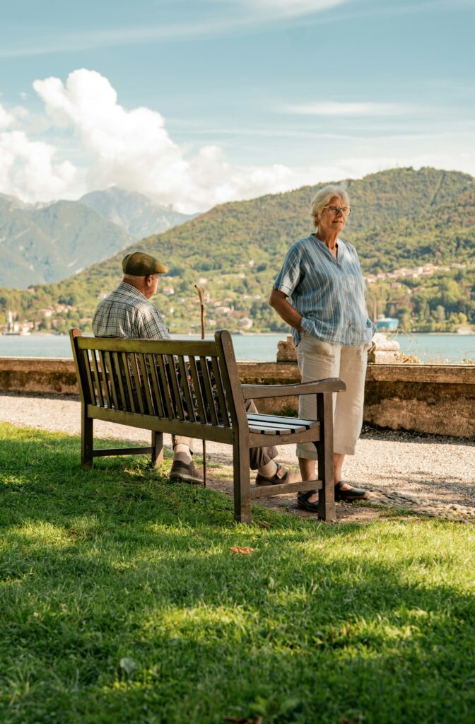 ältere dame in der natur